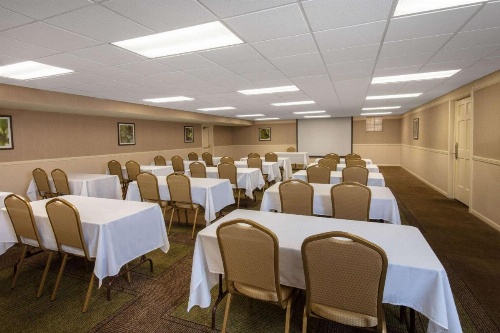La Quinta by Wyndham Las Vegas Airport N Conv. image 9