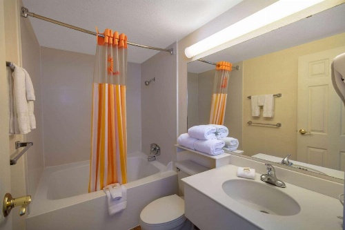 La Quinta by Wyndham Las Vegas Airport N Conv. image 16
