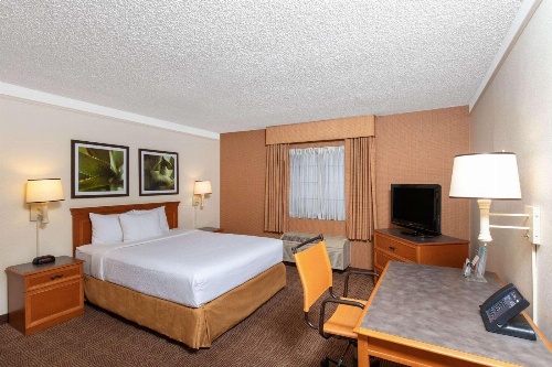 La Quinta by Wyndham Las Vegas Airport N Conv. image 2