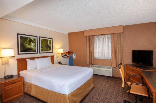 La Quinta by Wyndham Las Vegas Airport N Conv. image 24
