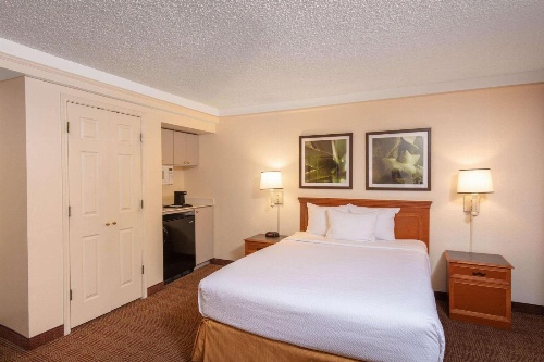 La Quinta by Wyndham Las Vegas Airport N Conv. image 3